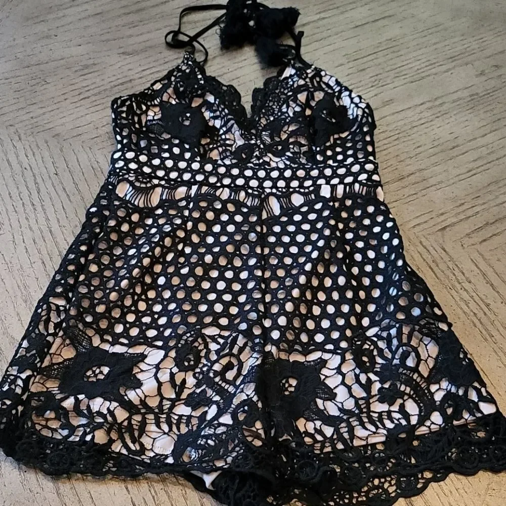 Black halter lace short jumpsuit size S Tea&Cup